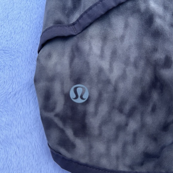 EUC Lululemon speed shorts Snowy Owl size 2 - Picture 5 of 5